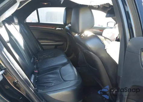 2014 Chrysler 300 z USA, uszkodzony, nr VIN 2C3CCAAG3EH252919